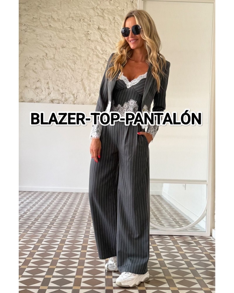 BLAZER CIANITA,TOP JAZMIN, PANTALÓN CRISANTEMO CAMALEONICA